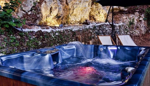 REFINED RUSTIC WITH A TASTE COUNTRY CHIC IMMERSED IN AN OASIS OF PEACE in STAZZEMA