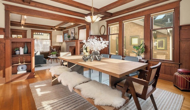 Refined Seattle Craftsman Perfect Family Retreat near Parks, Zoo & UW