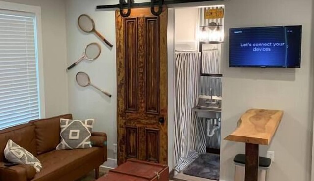 Refined Studio, New Construction, 1 Mile From Town