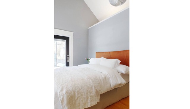 Refined studio retreat – Under the Hemlocks, minutes to UMass & Amherst College
