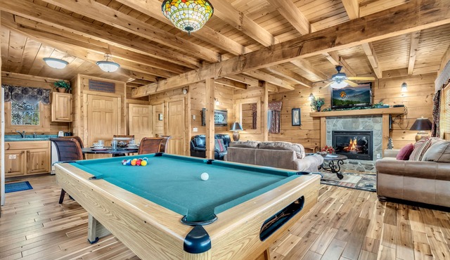 Reflections, Hot Tub, Pool, WIFI, $560 FREE tickets each paid day!