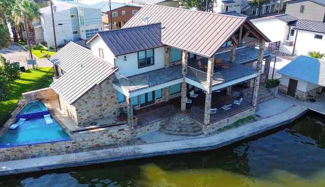 Reflections On The Lake: Waterfront Home with Private Pool & Hot Tub on Lake LBJ