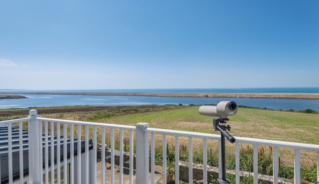 Reflections - Two Bedroom House, Sleeps 4