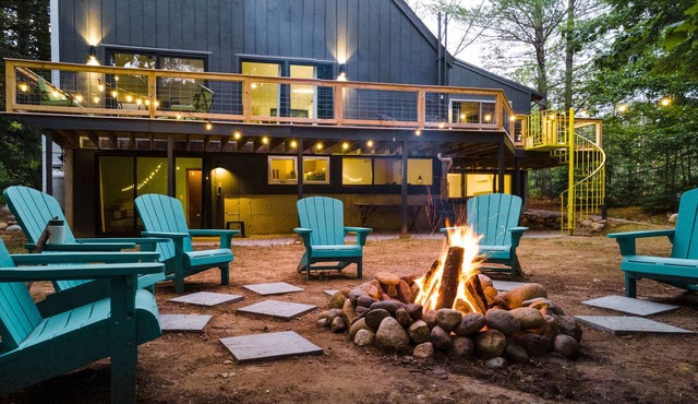 Refreshed 1970's Chalet - Perched on the Saco River. Minutes to Attitash.