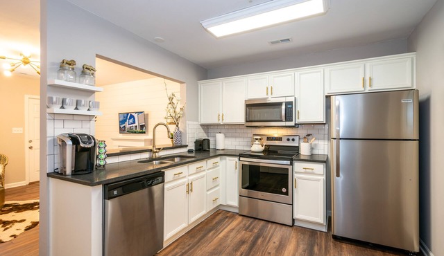 Refreshed King Bed Condo Near Lake Norman