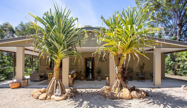 Refreshing 3BR Oasis with Pool & Fire Pit