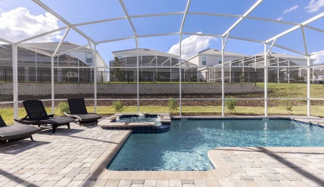 Refreshing 6 Bed Pool Home with Game Room Pool/Spa