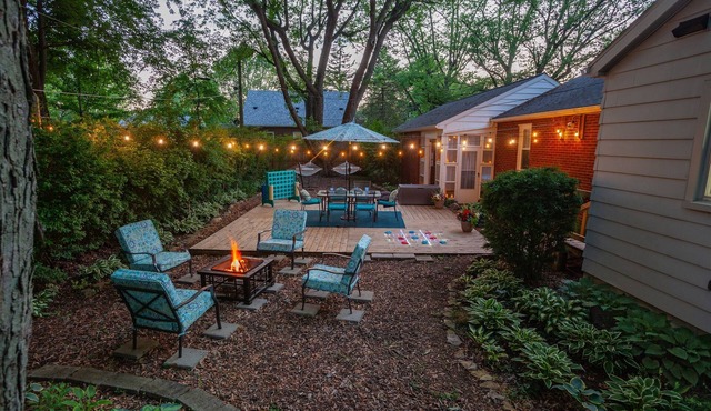 Refreshing Mid-Mod Retreat BG Indoor/Outdoor Hot Tub Fenced Yard