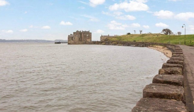 Refreshing Modern Apartment in Linlithgow