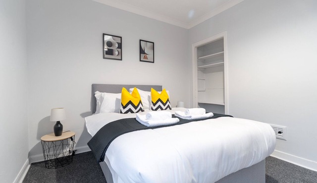 Refreshing Modern Apartment in Salsburgh