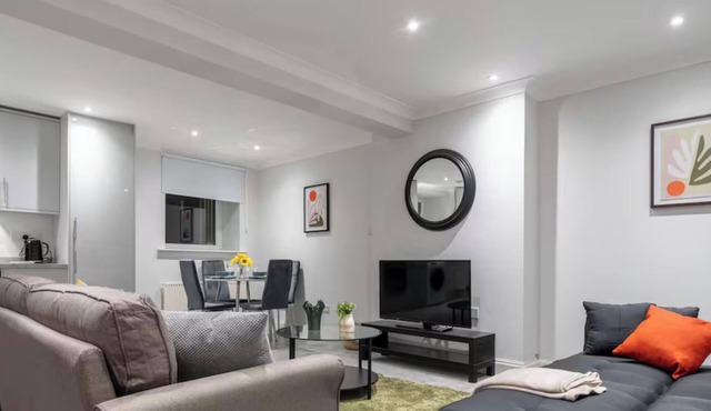 Refreshing Modern Apartment In North Lanarkshire