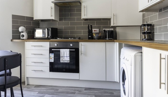 Refreshing Modern Apartment in Airdrie