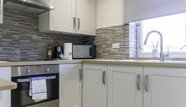 Refreshing Modern Apartment in Lanark