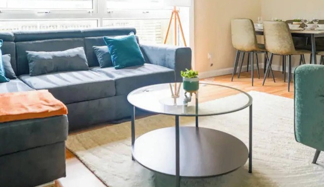 Refreshing Modern House in Livingston