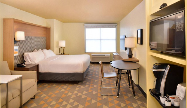 Refreshingly Bright Space Enjoy Premium Comfort