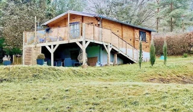 Refuge Enneigé : Le Chalet Idéal pour vos Évasions" (The Ideal Chalet for Your Escapes)