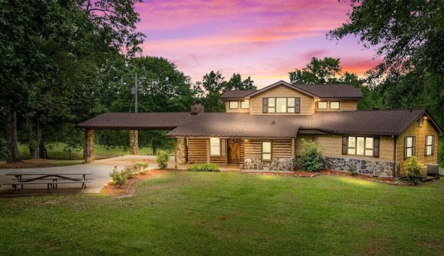 Refuge Ranch Lodge | Log Cabin | Lake | Privacy | Weddings