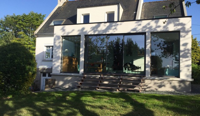 Refurbished villa, 4 bedrooms, 5 minutes walk from the beach
