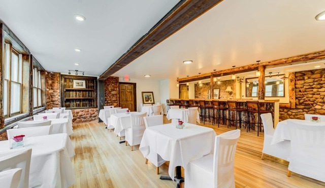 Refurbished Historic Green Mountain Falls Lodge