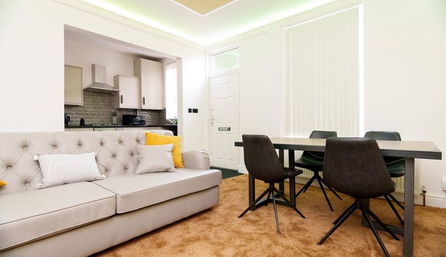 Refurbished 3-bed house in superb location, Leeds