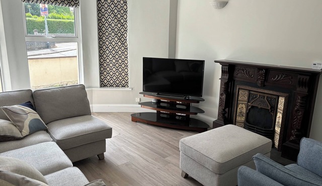 Refurbished 5-bed Central Newcastle. Ideal for families/golfers/activity breaks