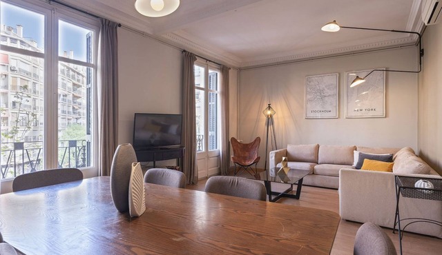 Refurbished apartments in Eixample! Walking distance to the center!