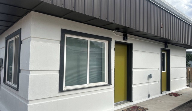 Refurbished Jail Charming 2-bedroom with AC, WiFi in beautiful Augusta, Montana