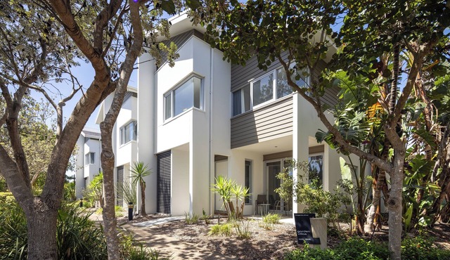 Refurbished Resort Villa with Pool, Tennis + Golf