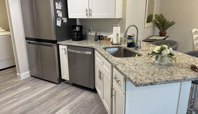 Refurbished villa with golf cart, great location, corner lot