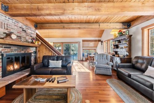 Regal Chalet Blue River Cabin Close to Breck