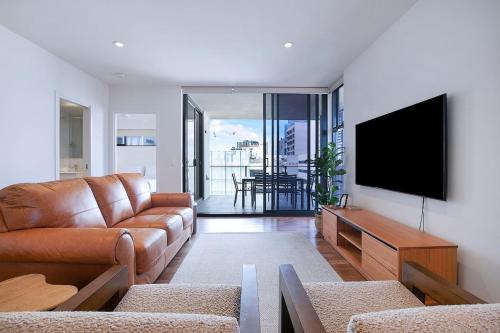 Regatta Hideaway - A Breezy Balcony Residence