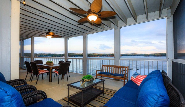 Regatta Bay-3BD/3BA- 2 w/Lakeview. NoSteps-Great large deck- Dock incl.