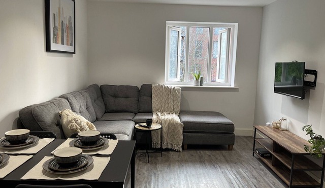 Regency Apartment with Free Parking