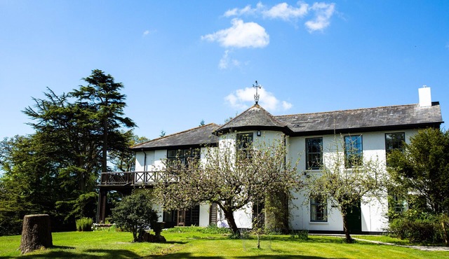 Regency Elegance Combined With Modern Conveniences