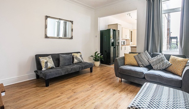 Regent House - Newly refurbished modern 4 bed house on a quiet residential street, with garden, l...