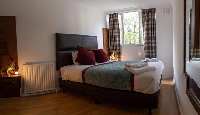 Regent's Park, Sleeps 8, Pet Friendly & Garden
