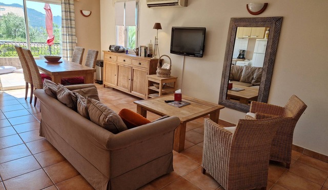 Regina, apartment in 4-star Arena Bianca villa, pool, close to the sea