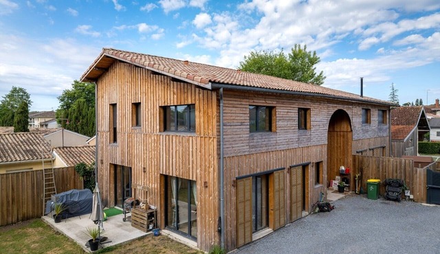 Rehabilitated hay dryer near Bordeaux and the Bay of Arcachon