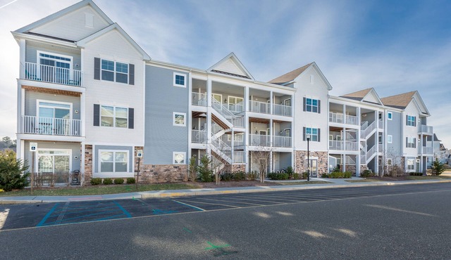 Rehoboth Beach Condo w/Elevator Pool/Tennis/Gym/Parking