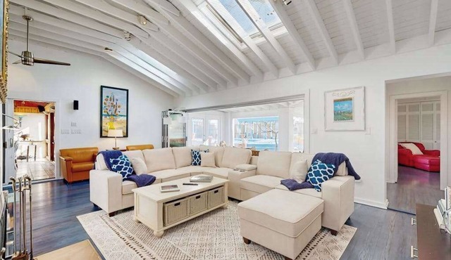 Rehoboth Beach dog friendly house w/private pool & hot tub