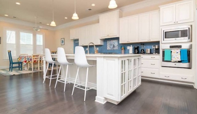 Rehoboth Beach Retreat - 4BR home close to Tanger outlets, bike trail, pool