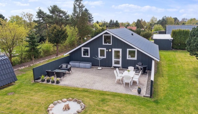 "Reidar" - 600m from the sea by Interhome