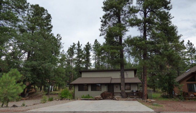 Reindeer Retreat- Great Home Base to Explore Flagstaff, Sedona, Grand Canyon
