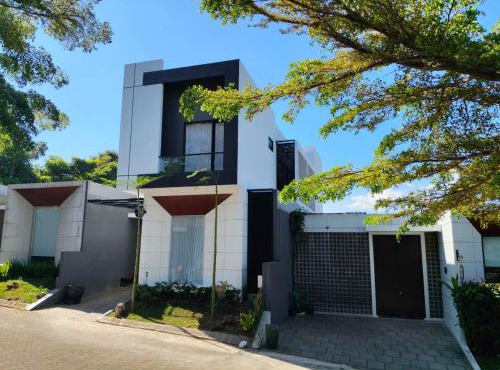 Reindhita Bliss Villa Batu