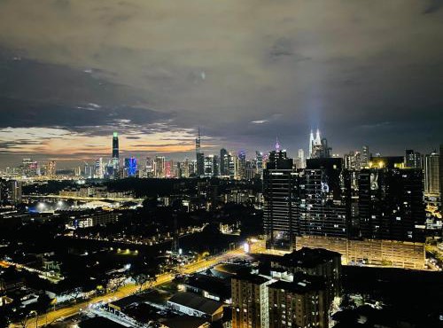 Reizz Residence By Travel Suites