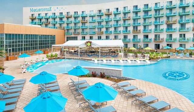 Rejuvenate in a Relaxed Room Close to Wyandotte County Lake and Legends Outlets