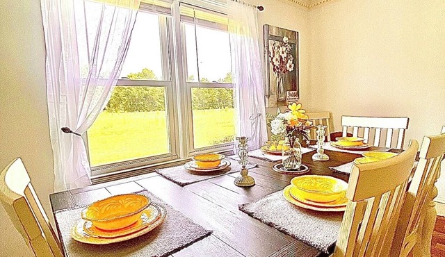 Rejuvenating Farmhouse, 25 minutes from Myrtle Beach (Pet Friendly)