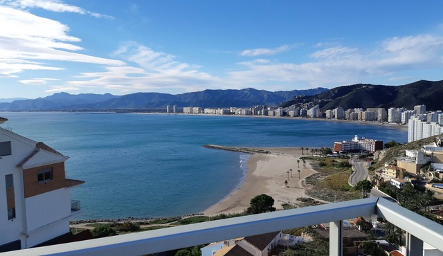 Relax 365 days a year in this modern house with panoramic views in Cullera