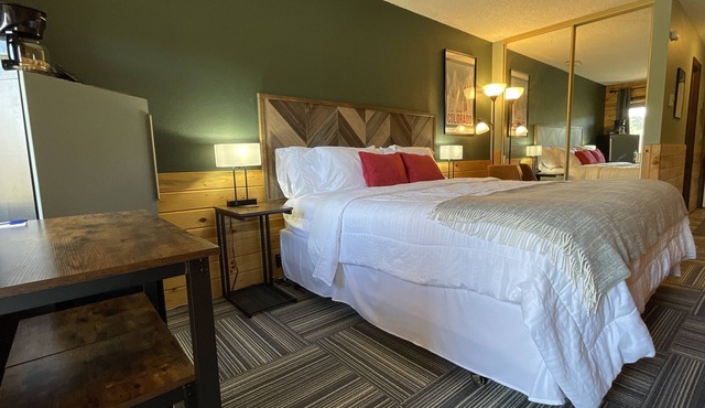 Relax, Adventure, Views, Amenities +Memories (King)