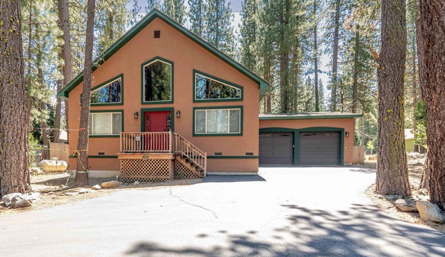 Relax and cozy-in with friends at this spacious Graeagle cabin
